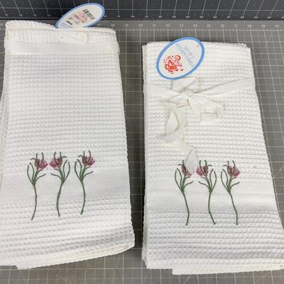 2 Sets of 2 NEW Kitchen White with herb flower