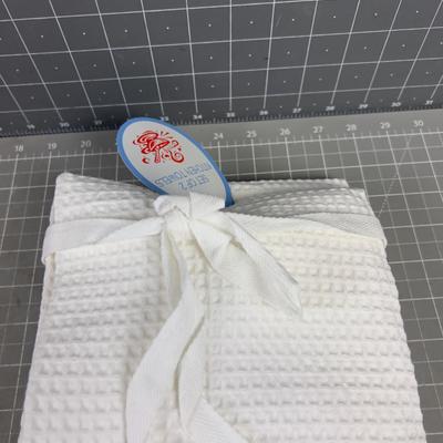 2 Sets of 2 NEW Kitchen White with herb flower