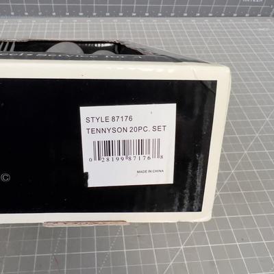 Royal Dolton 20 Piece Stainless Steel Service for 4 