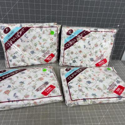 Pile of twin Fitted Bottom Sheets, Only VINTAGE 