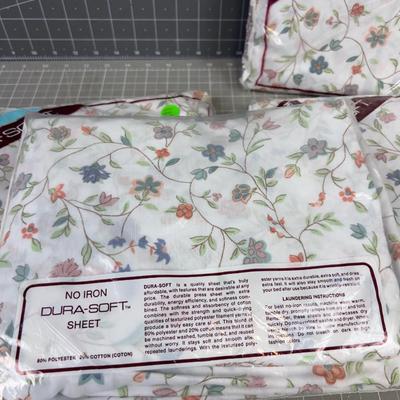 Pile of twin Fitted Bottom Sheets, Only VINTAGE 