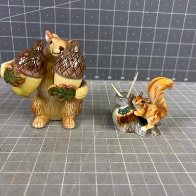 Vintage: Squirrel Salt & Peper Plus a Toothpick Holder