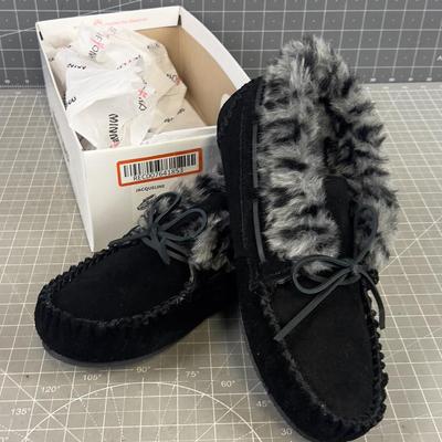 Mintonka Women's Size 10 NEW Slippers 