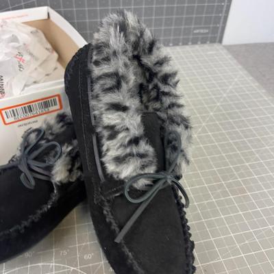 Mintonka Women's Size 10 NEW Slippers 