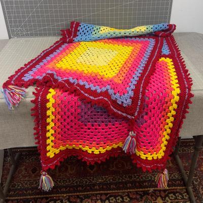 FABULOUS NICE THROW, HAND Crocheted Colorful, Made a few years ago in the USA
