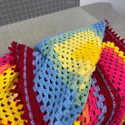 FABULOUS NICE THROW, HAND Crocheted Colorful, Made a few years ago in the USA