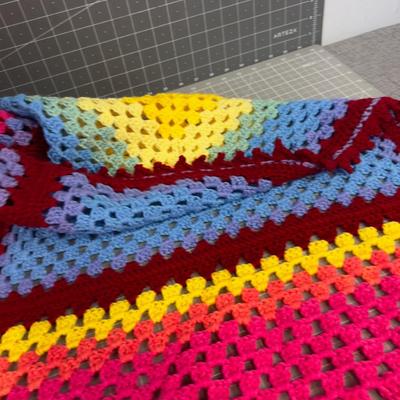 FABULOUS NICE THROW, HAND Crocheted Colorful, Made a few years ago in the USA