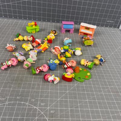 Miniature STRAWBERRY Shortcake Figurine, A whole Bag of such