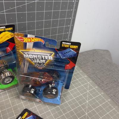 Hot Wheels Moster JAM, NEW on the Card (8) 