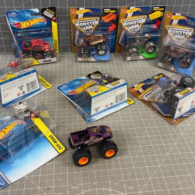 Hot Wheels Moster JAM, NEW on the Card (8) 