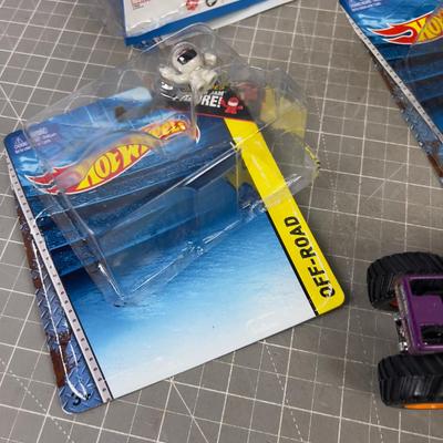 Hot Wheels Moster JAM, NEW on the Card (8) 