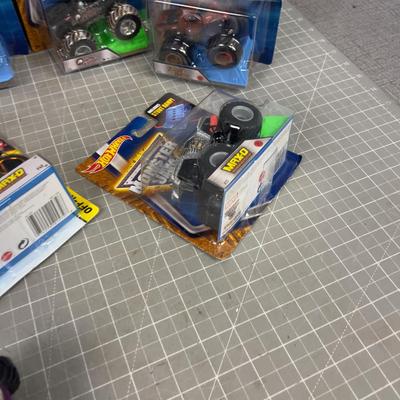 Hot Wheels Moster JAM, NEW on the Card (8) 