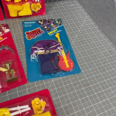 Snoopy & Belle Outfits New on the Card