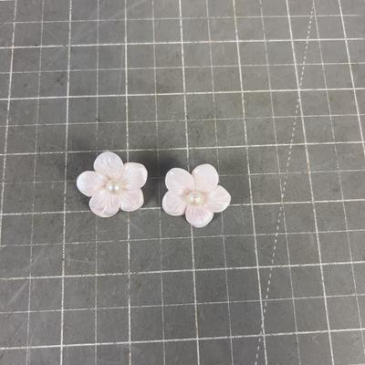 14K Mother  Pearl Earing 