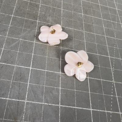 14K Mother  Pearl Earing 