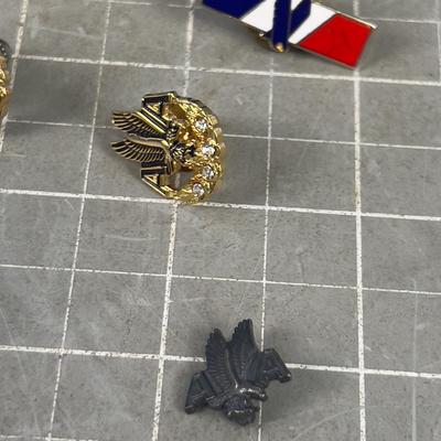 Pile of American Airlines Tie Tacks and Lapel Pins COLLECTIBLE!