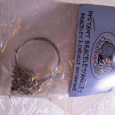 Bead case with mini jars, beads & jewelry making