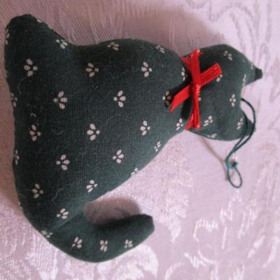6 Christmas ornaments