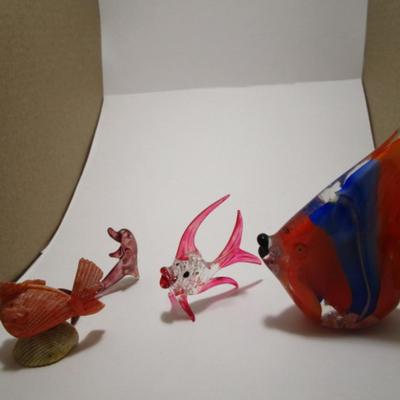 4 fish figurines
