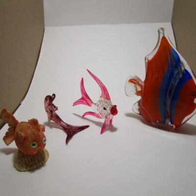 4 fish figurines