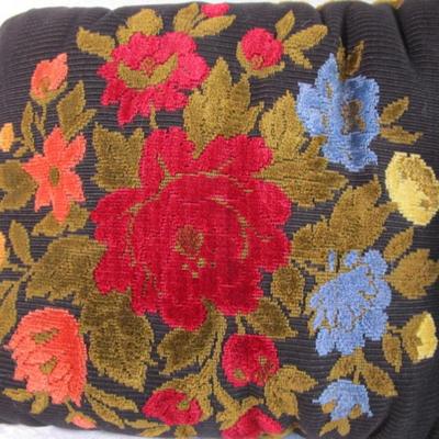 2 Vintage decorative pillows