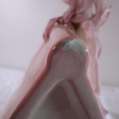 Mudpie ceramic birdhouse decorated with pink rosettes