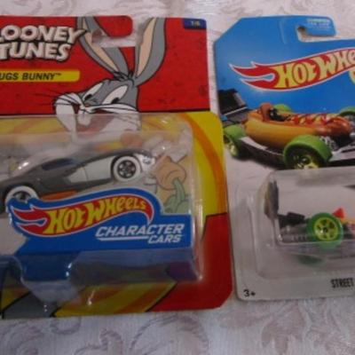 2 Hot Wheels cars