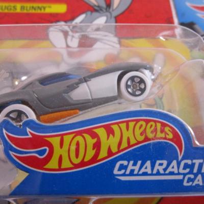 2 Hot Wheels cars