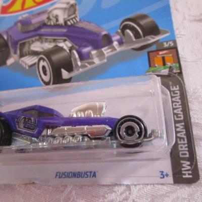 2 Hot Wheels cars