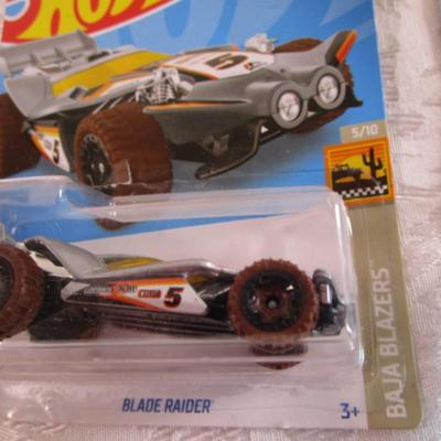 2 Hot Wheels cars