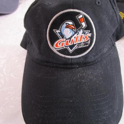 4 Ball caps