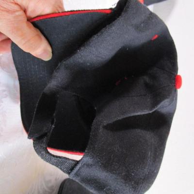 4 Ball caps