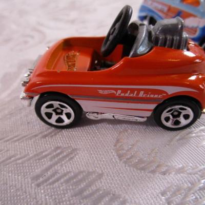5 Hot Wheels cars