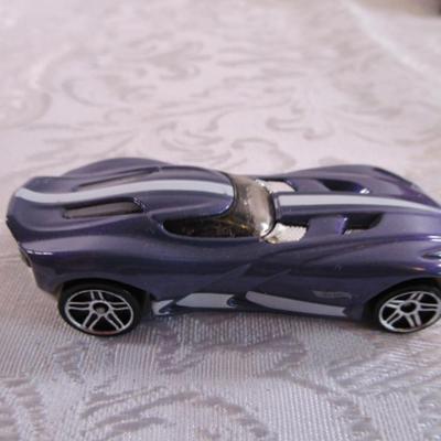 5 Hot Wheels cars