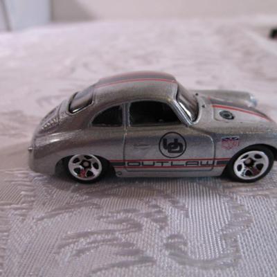 5 Hot Wheels cars