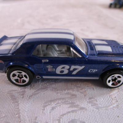 5 Hot Wheels cars