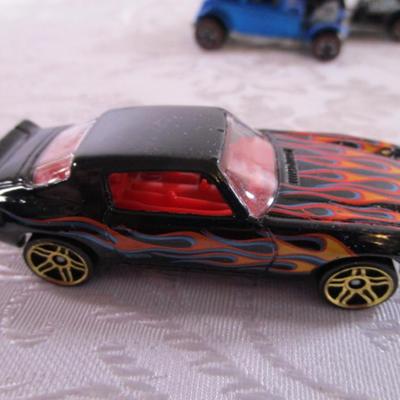 5 Hot Wheels cars