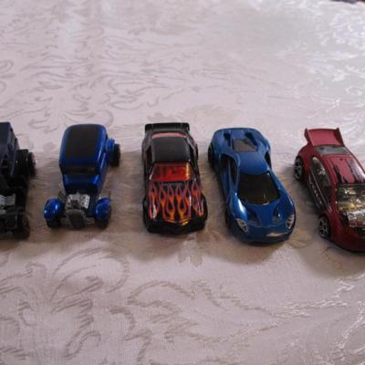 5 Hot Wheels cars