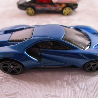 5 Hot Wheels cars