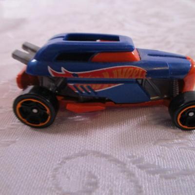 5 Hot Wheels cars