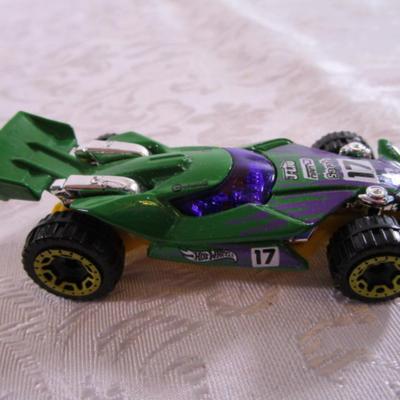 5 Hot Wheels cars