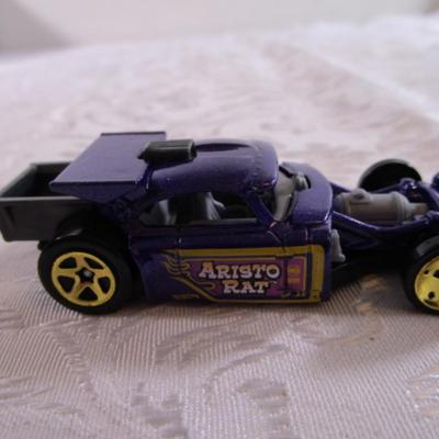 5 Hot Wheels cars