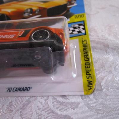 2 Hot Wheels cars