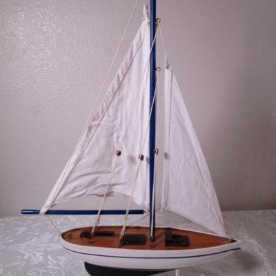 Hamilton Nautical #17-1014 sailboat on display stand