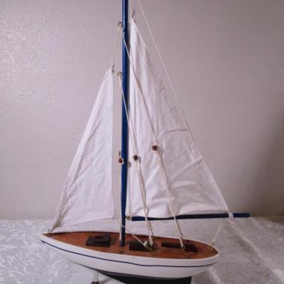 Hamilton Nautical #17-1014 sailboat on display stand