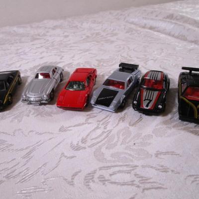6 tomica die cast cars