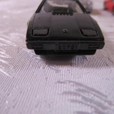 6 tomica die cast cars