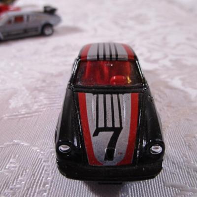 6 tomica die cast cars