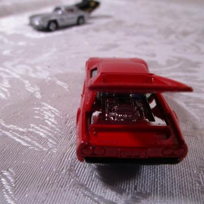 6 tomica die cast cars