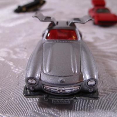 6 tomica die cast cars